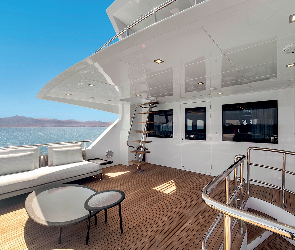 Sport Fisher — Aft deck lounge
