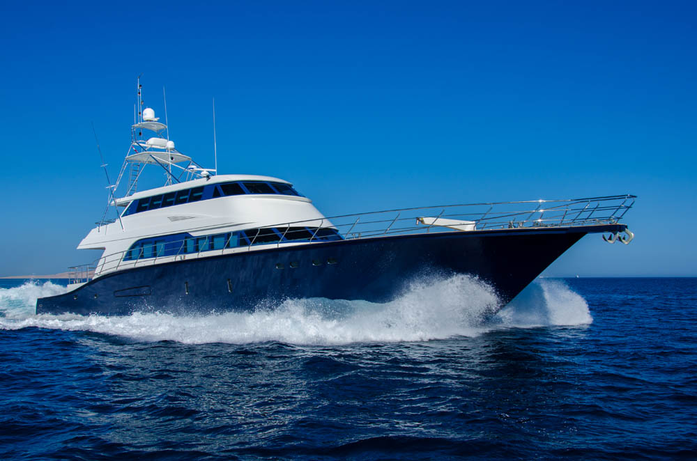 C.Omar — Underway, starboard bow