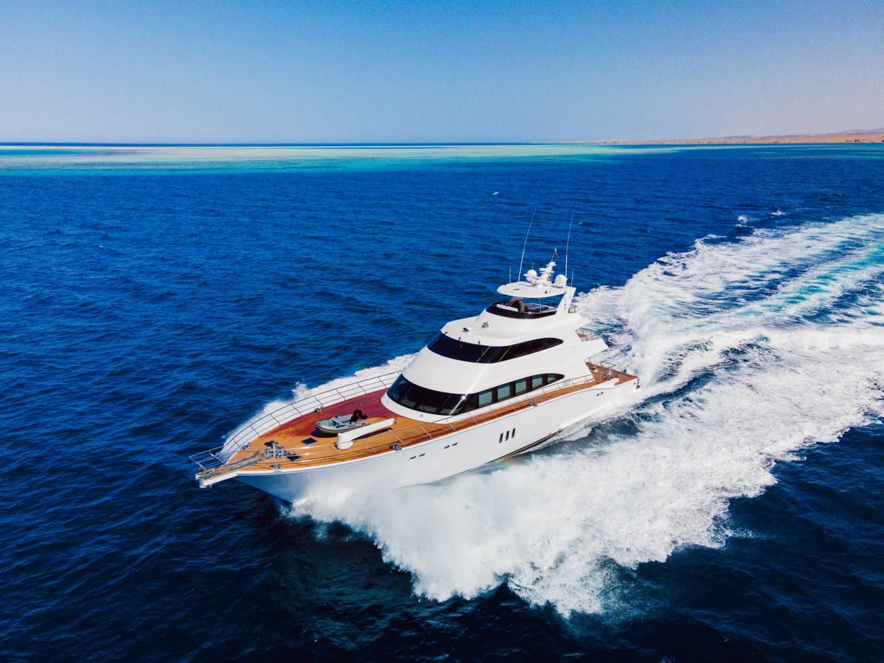 Sport Fisher — Underway, bow quarter