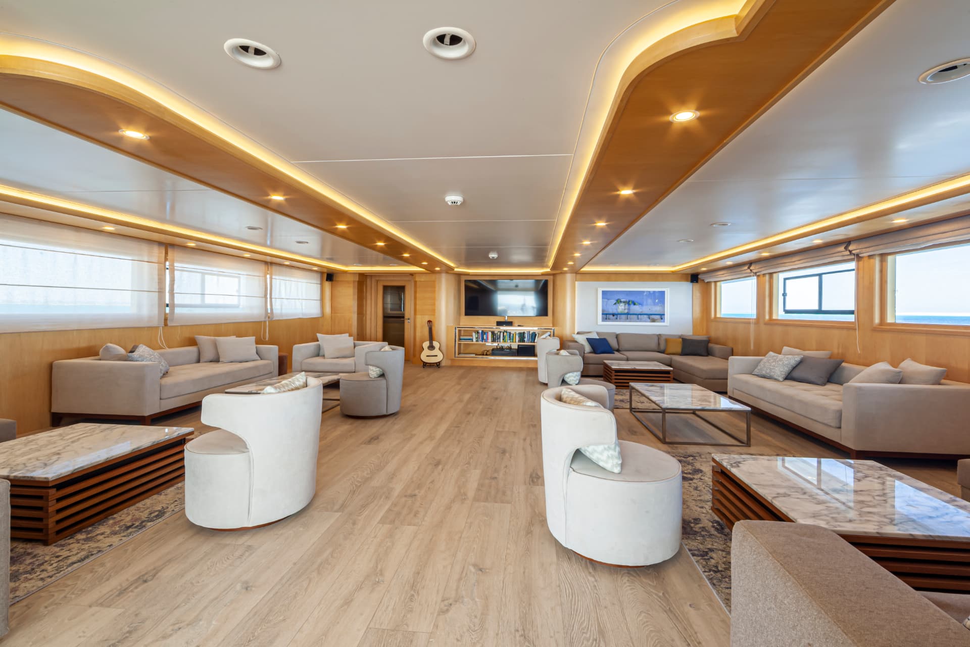 Eclipse — Forward lounge