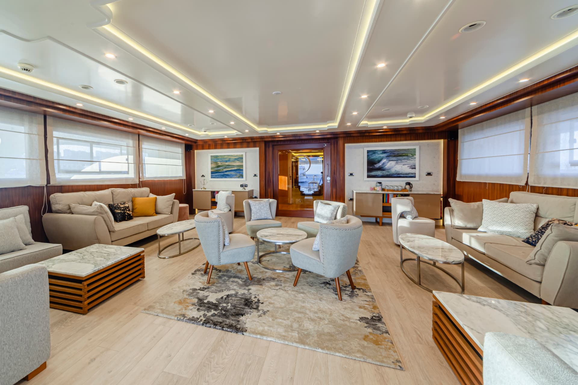 Eclipse — Main salon